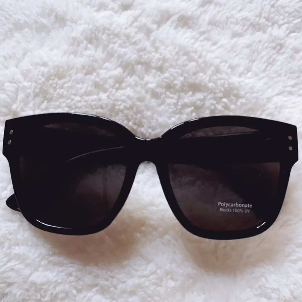 Julia Black Square Sunglasses
